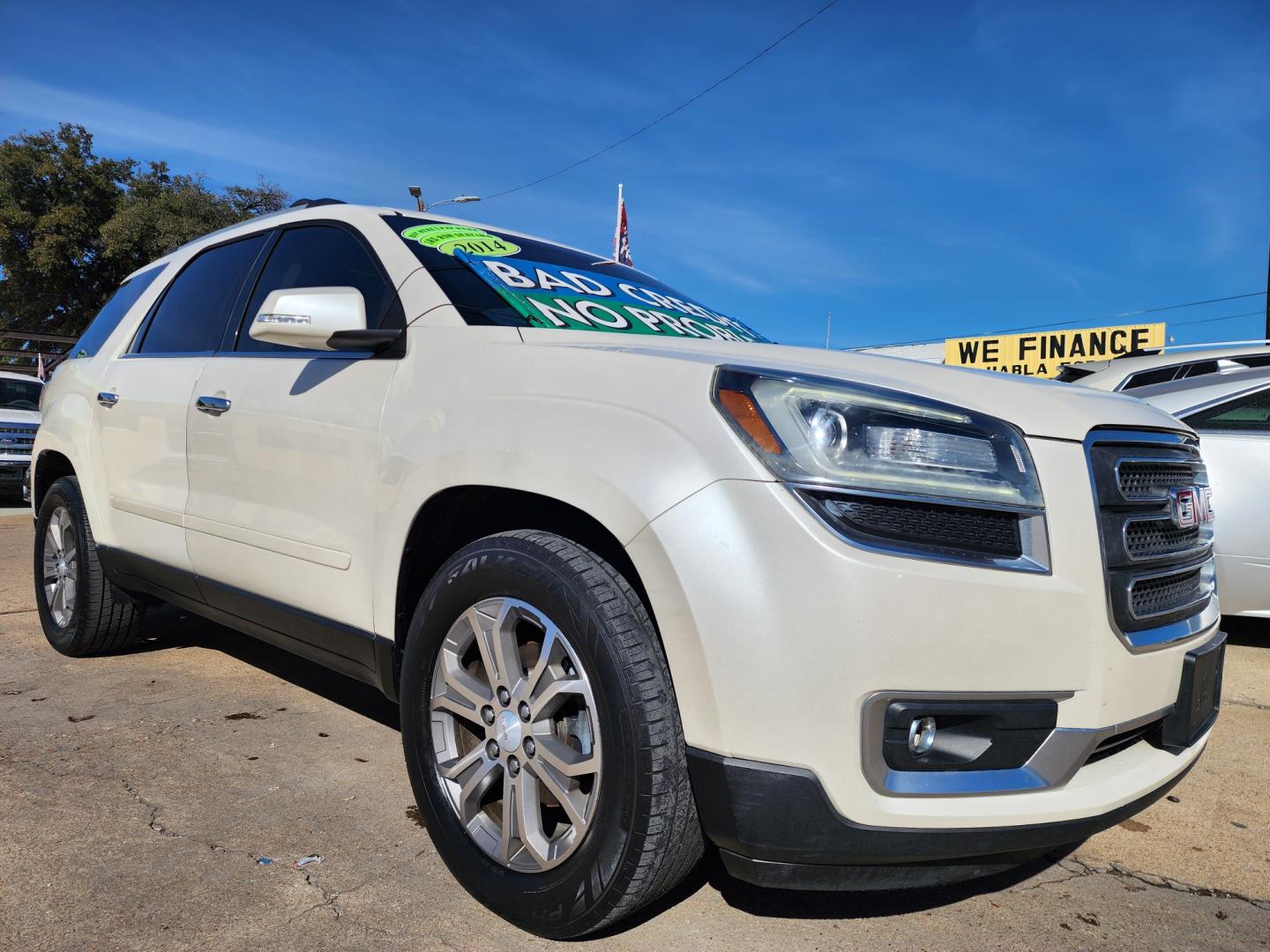 2014 DIAMOND WHITE /CAPPUCCINO GMC Acadia SLT (1GKKRRKD0EJ) , AUTO transmission, located at 2660 S.Garland Avenue, Garland, TX, 75041, (469) 298-3118, 32.885551, -96.655602 - Photo#1